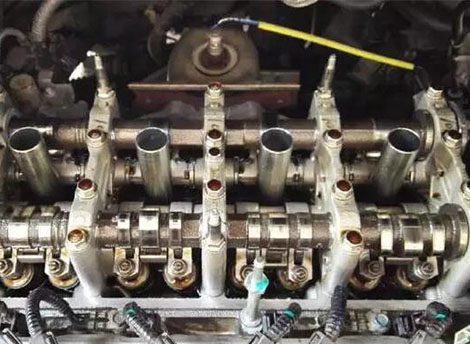 發(fā)動(dòng)機(jī)機(jī)油使用 發(fā)動(dòng)機(jī)機(jī)油使用